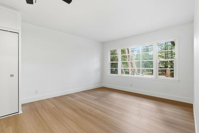 894 Larch Ln, Sacramento, CA 95864