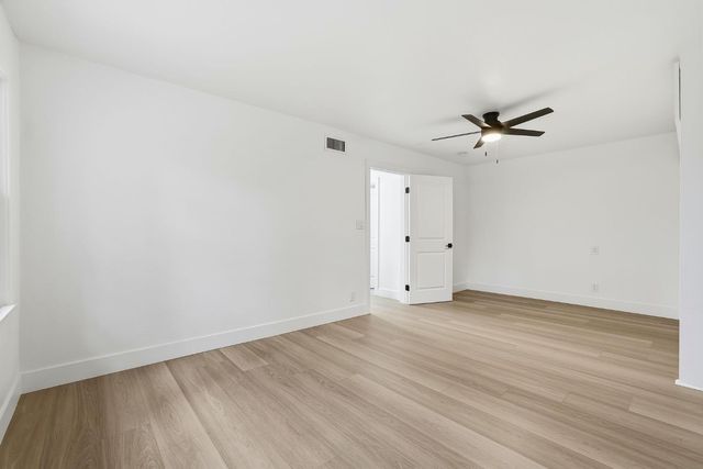 894 Larch Ln, Sacramento, CA 95864