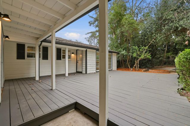 894 Larch Ln, Sacramento, CA 95864