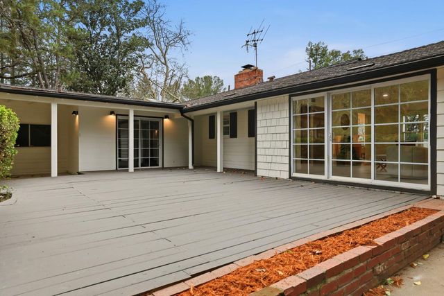 894 Larch Ln, Sacramento, CA 95864