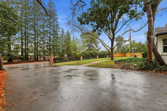 894 Larch Ln, Sacramento, CA 95864