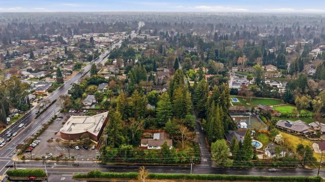 894 Larch Ln, Sacramento, CA 95864