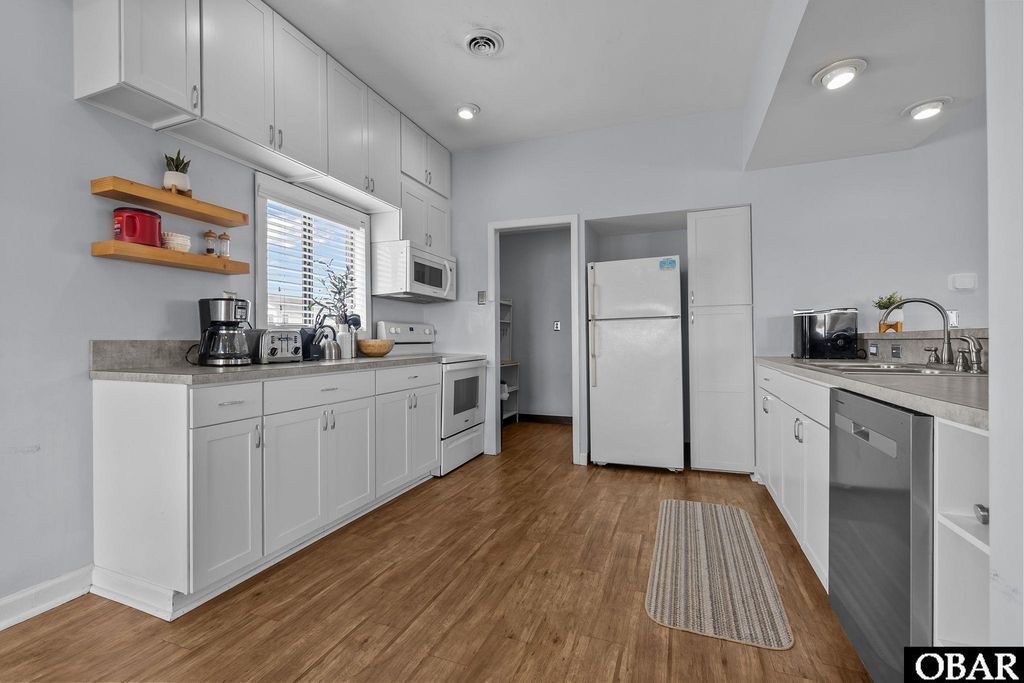 Image 11 of property listing at 110 Baker Avenue Lot:7 & PT 6, Kill Devil Hills, NC 27948