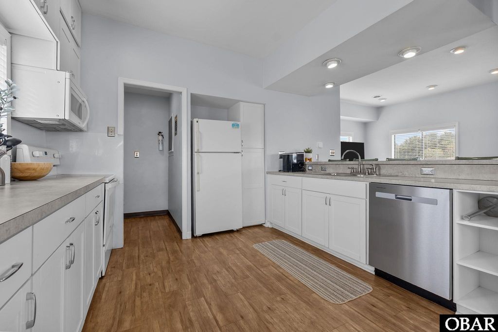 Image 10 of property listing at 110 Baker Avenue Lot:7 & PT 6, Kill Devil Hills, NC 27948