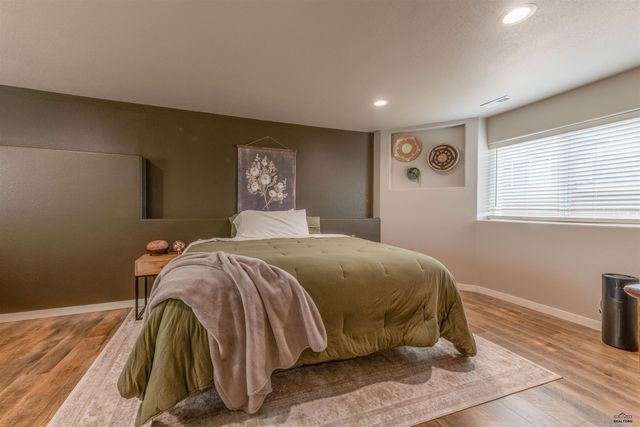 305 BEAR TOOTH DR, Box Elder, SD 57719