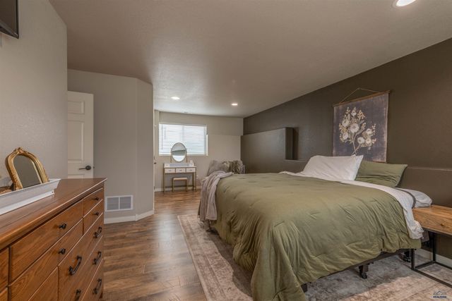 305 BEAR TOOTH DR, Box Elder, SD 57719