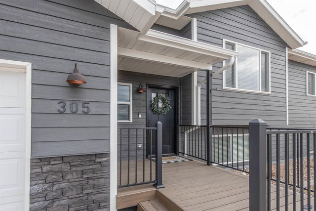 305 BEAR TOOTH DR, Box Elder, SD 57719