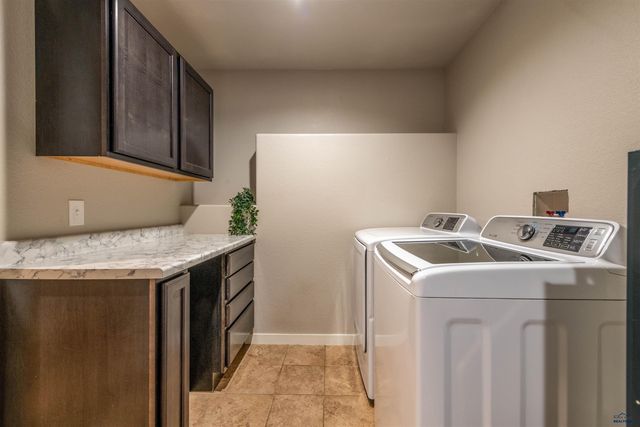 305 BEAR TOOTH DR, Box Elder, SD 57719