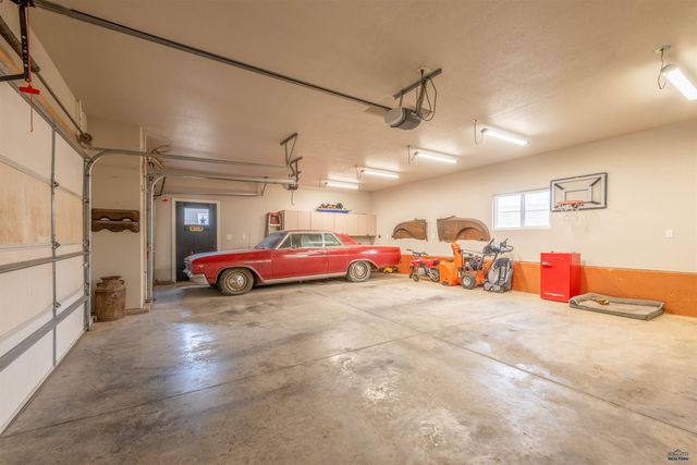 305 BEAR TOOTH DR, Box Elder, SD 57719