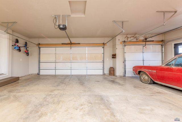 305 BEAR TOOTH DR, Box Elder, SD 57719