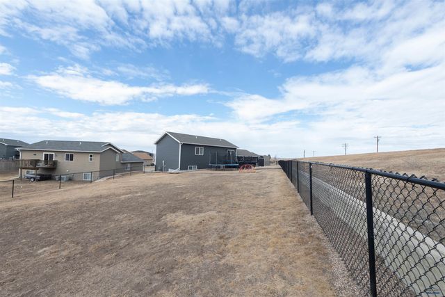 305 BEAR TOOTH DR, Box Elder, SD 57719