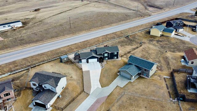 305 BEAR TOOTH DR, Box Elder, SD 57719