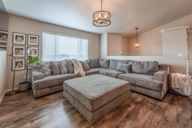 305 BEAR TOOTH DR, Box Elder, SD 57719