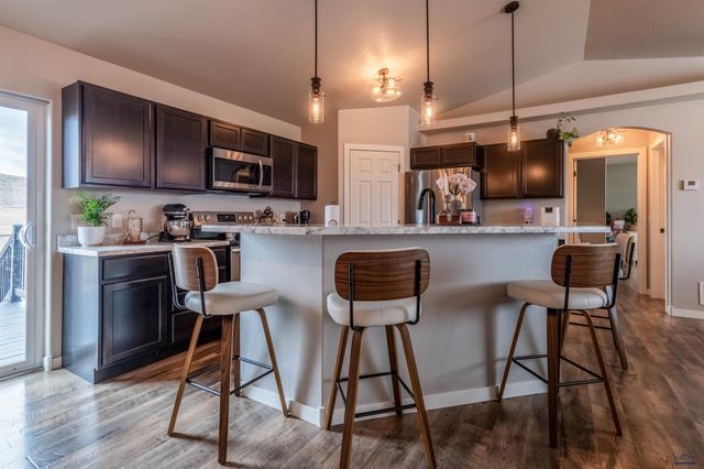 305 BEAR TOOTH DR, Box Elder, SD 57719