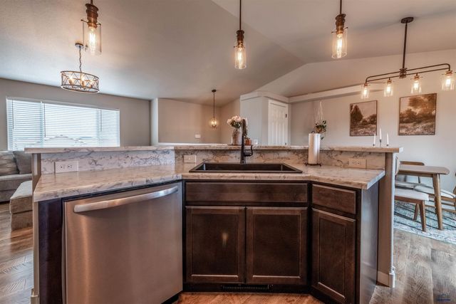 305 BEAR TOOTH DR, Box Elder, SD 57719