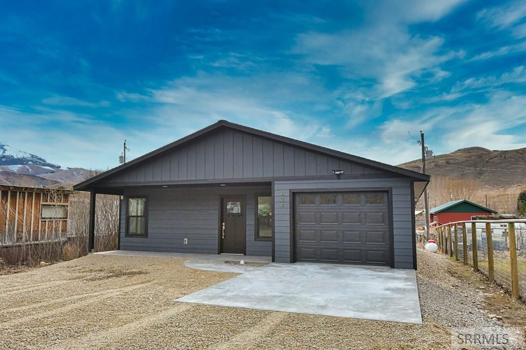 Image 2 of property listing at 204 Sage Way, Salmon, ID 83467