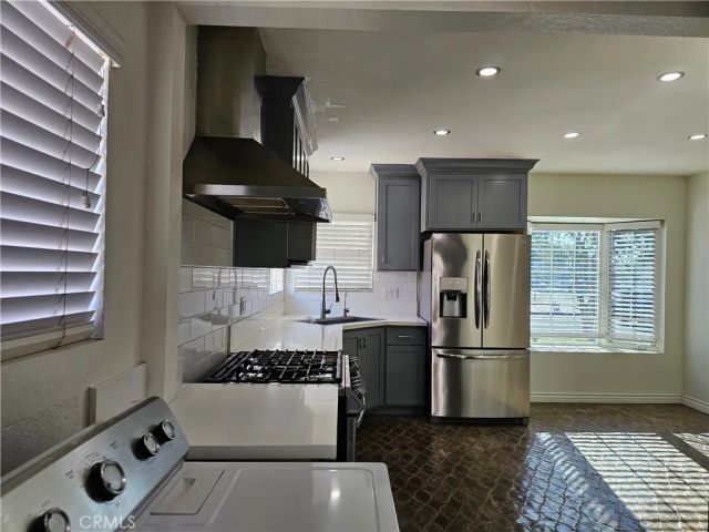 3180 Easy Avenue, Long Beach, CA 90810