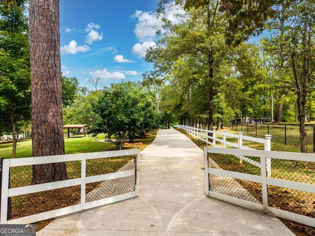 388 Possum Point Drive, Eatonton, GA 31024