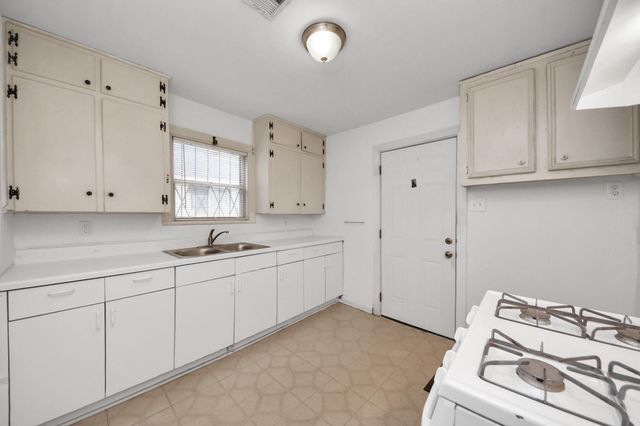 132 Hoffman Street, Houston, TX 77020