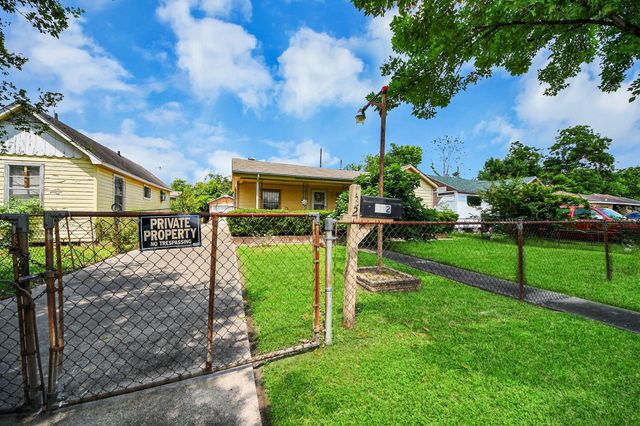 132 Hoffman Street, Houston, TX 77020