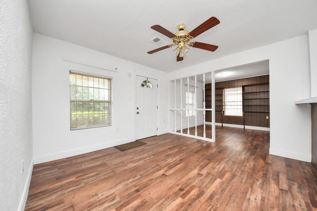 132 Hoffman Street, Houston, TX 77020