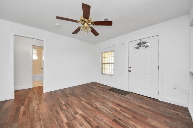 132 Hoffman Street, Houston, TX 77020