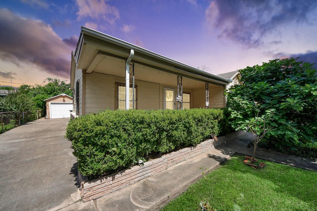 132 Hoffman Street, Houston, TX 77020