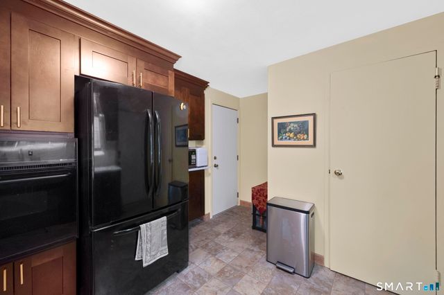 97 Shadow Lane B, West Hartford, CT 06110