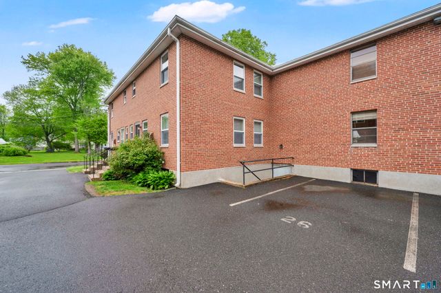 97 Shadow Lane B, West Hartford, CT 06110