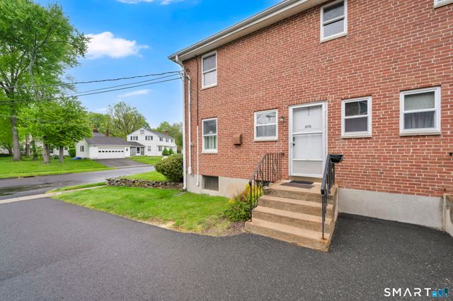 97 Shadow Lane B, West Hartford, CT 06110