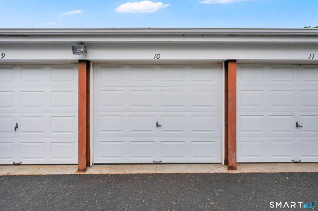 97 Shadow Lane B, West Hartford, CT 06110