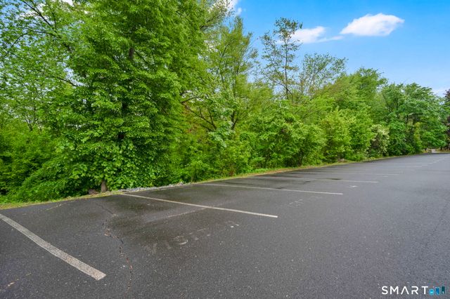 97 Shadow Lane B, West Hartford, CT 06110
