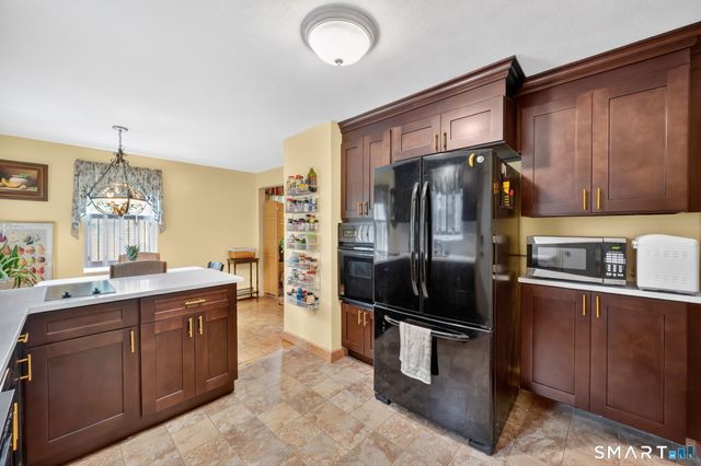97 Shadow Lane B, West Hartford, CT 06110