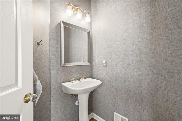 685 W WATERSVILLE RD, Mount Airy, MD 21771