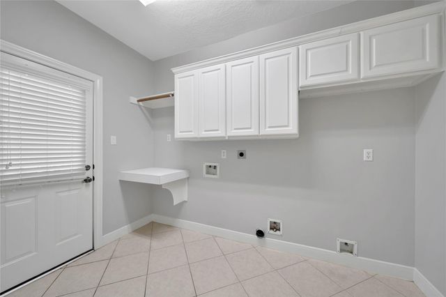 8918 Summerdale Lane, Conroe, TX 77302