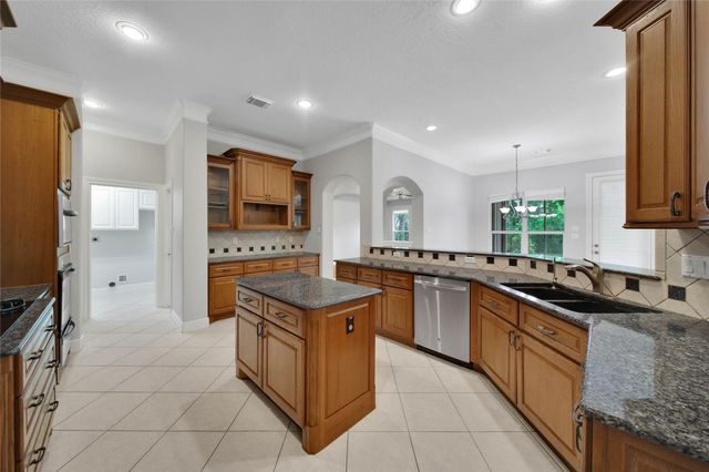 8918 Summerdale Lane, Conroe, TX 77302