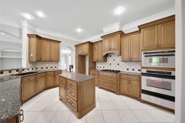 8918 Summerdale Lane, Conroe, TX 77302