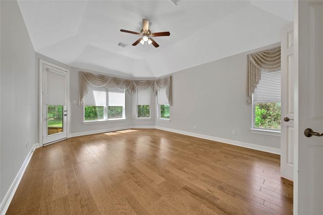 8918 Summerdale Lane, Conroe, TX 77302