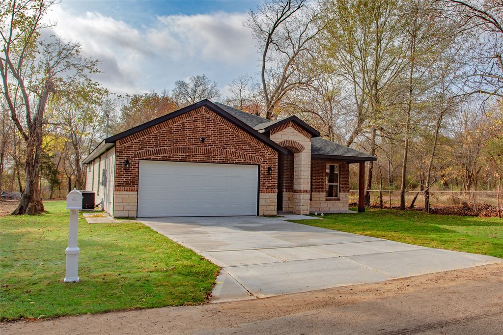 1421 W Sherman Street, Paris, TX 75460