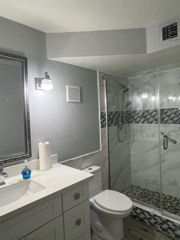 3341 NW 47th Terrace NW 304, Lauderdale Lakes, FL 33319