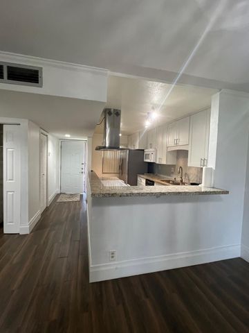 3341 NW 47th Terrace NW 304, Lauderdale Lakes, FL 33319