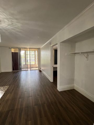 3341 NW 47th Terrace NW 304, Lauderdale Lakes, FL 33319