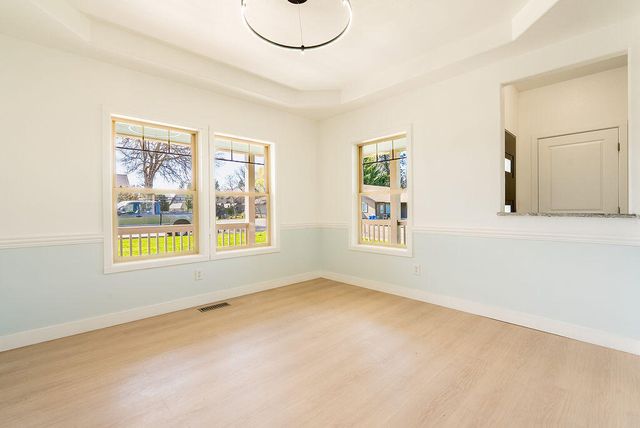 19 Pine Court, Eagle Point, OR 97524