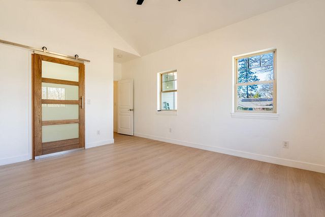 19 Pine Court, Eagle Point, OR 97524