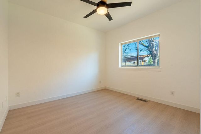 19 Pine Court, Eagle Point, OR 97524