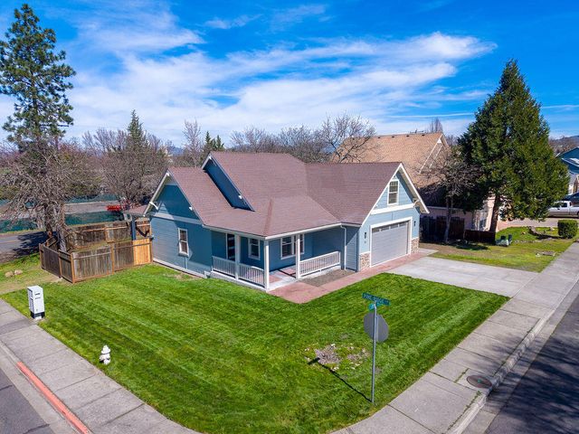 19 Pine Court, Eagle Point, OR 97524