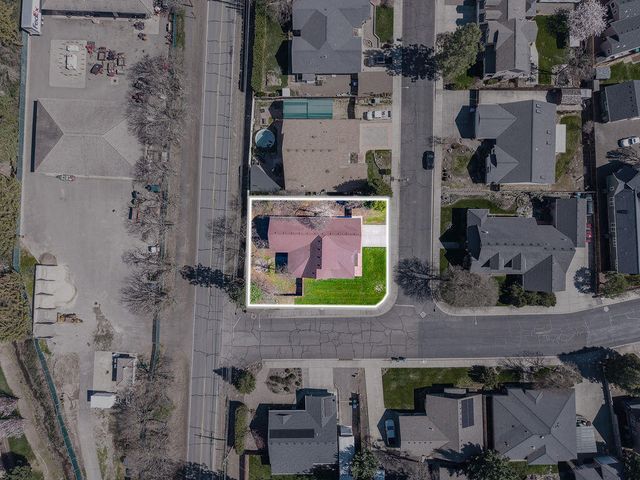 19 Pine Court, Eagle Point, OR 97524