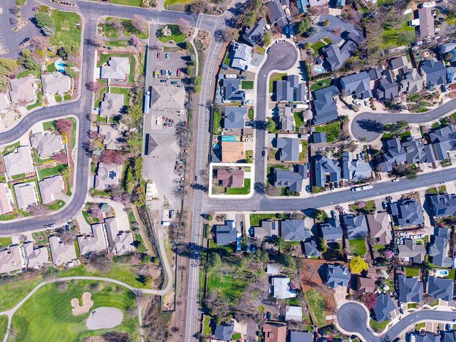 19 Pine Court, Eagle Point, OR 97524