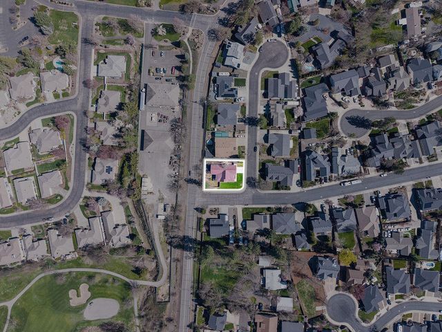 19 Pine Court, Eagle Point, OR 97524