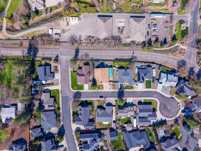 19 Pine Court, Eagle Point, OR 97524